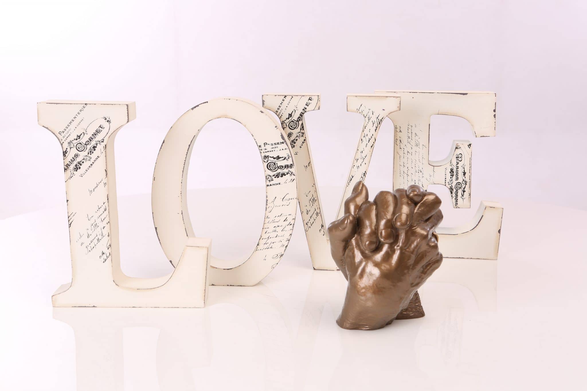3D Hand Statue of loving couple for golden wedding anniversary
