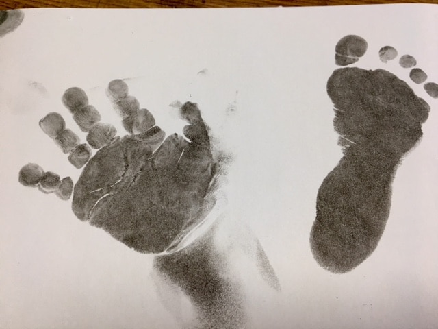 baby hand and footprint using inkless wipe kit