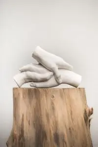 Advanced 3D hand casting workshop in Dorset – student creating family keepsake